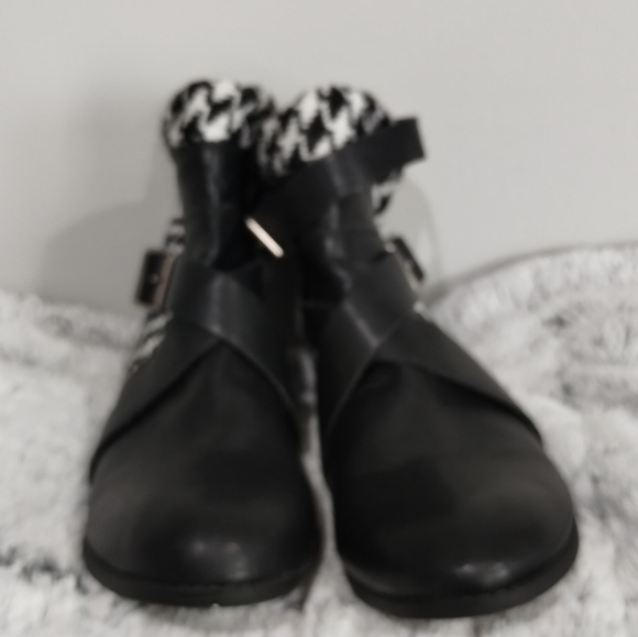 Ankle boots - Picture 1 of 7